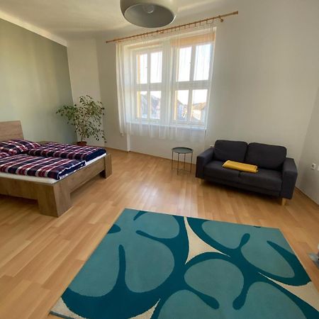Apartman Na Namesti Sobeslav Bagian luar foto